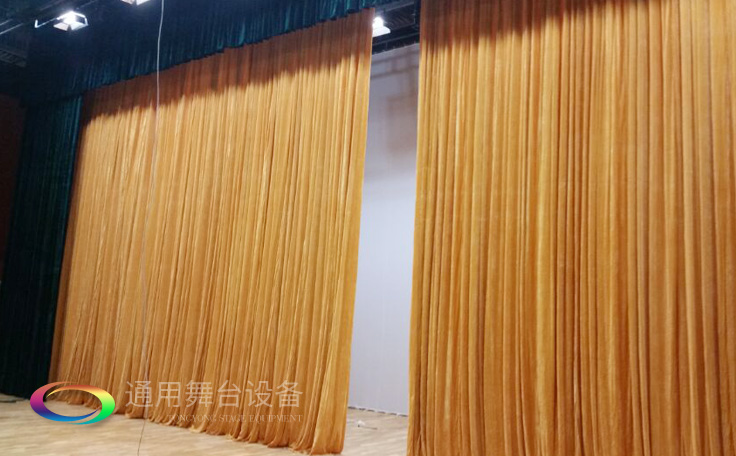 舞臺(tái)大幕舞臺(tái)阻燃幕布m.whhgjx.com、二、三道幕等分割表演區(qū)域，移換場(chǎng)景不間斷