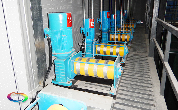 舞臺(tái)大幕舞臺(tái)阻燃幕布m.whhgjx.com 、二、三道幕等分割表演區(qū)域，移換場(chǎng)景不間斷