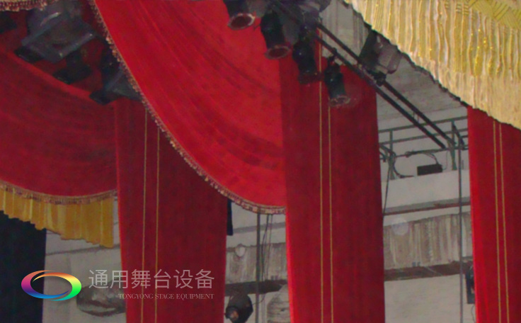 提升舞臺(tái)美感設(shè)計(jì)、增強(qiáng)舞臺(tái)透視！寬幅平紋細(xì)布橫側(cè)阻燃幕布