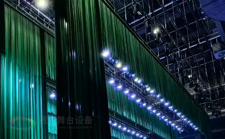 通用舞臺設(shè)備興化將軍路小學(xué)報告廳舞臺吊桿項目交付